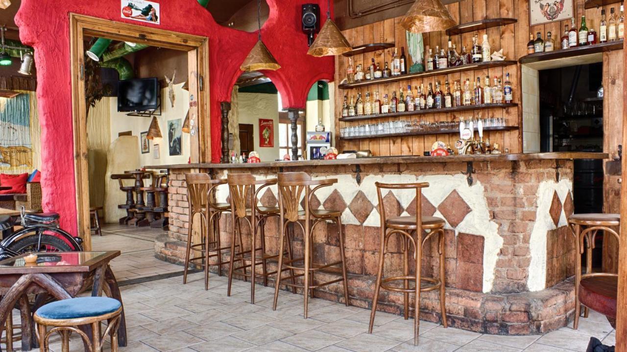 Cuba Bar&Hostel Ceske Budejovice Exterior foto